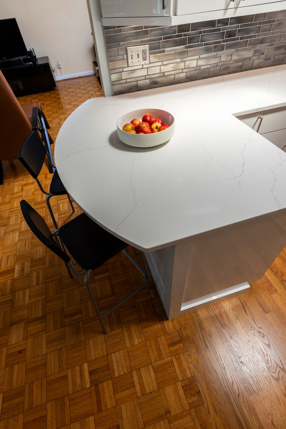 Curved Peninsula with bench seating