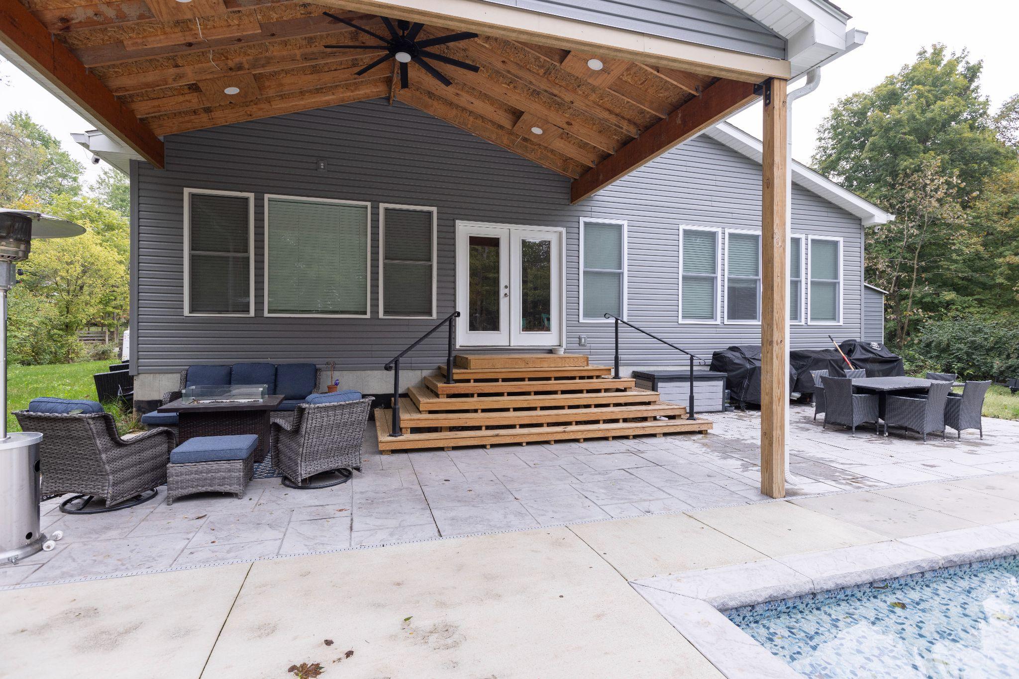 Outdoor patio & living space