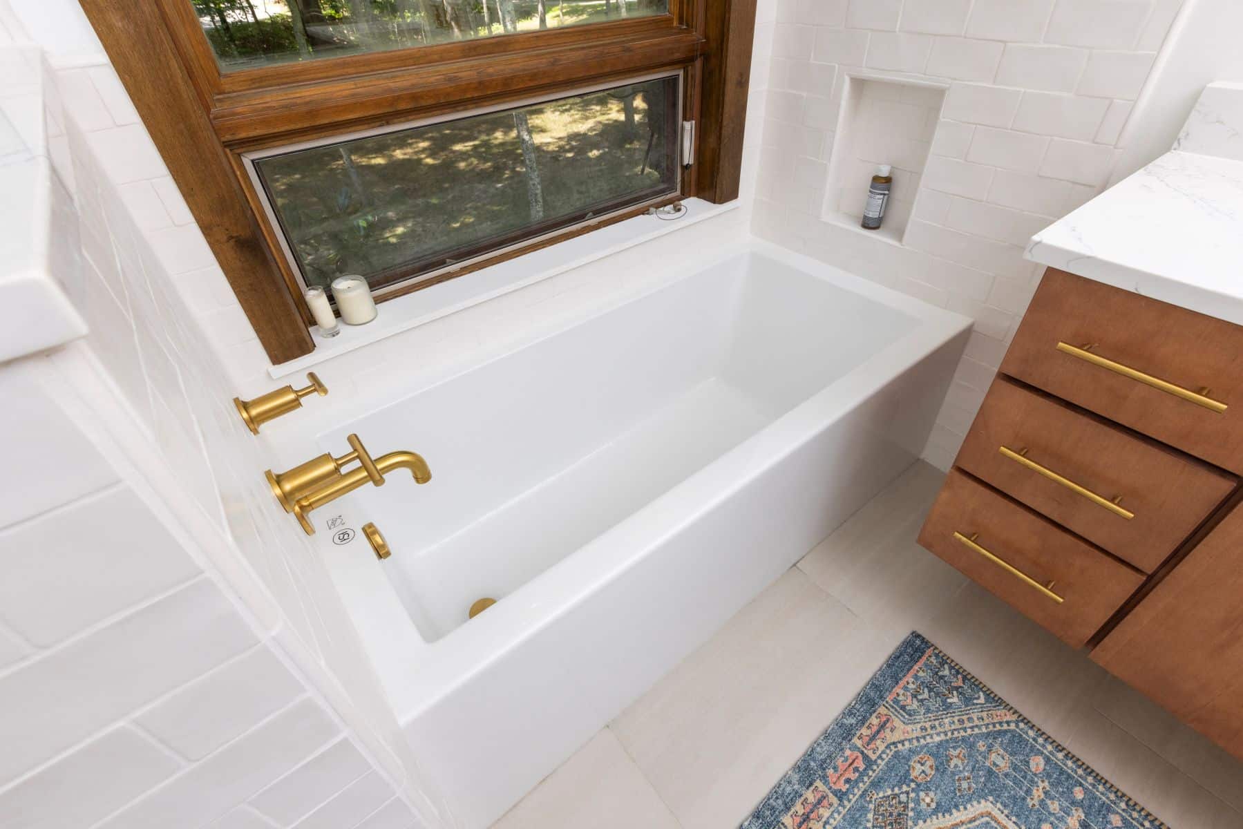 Alcove Tub