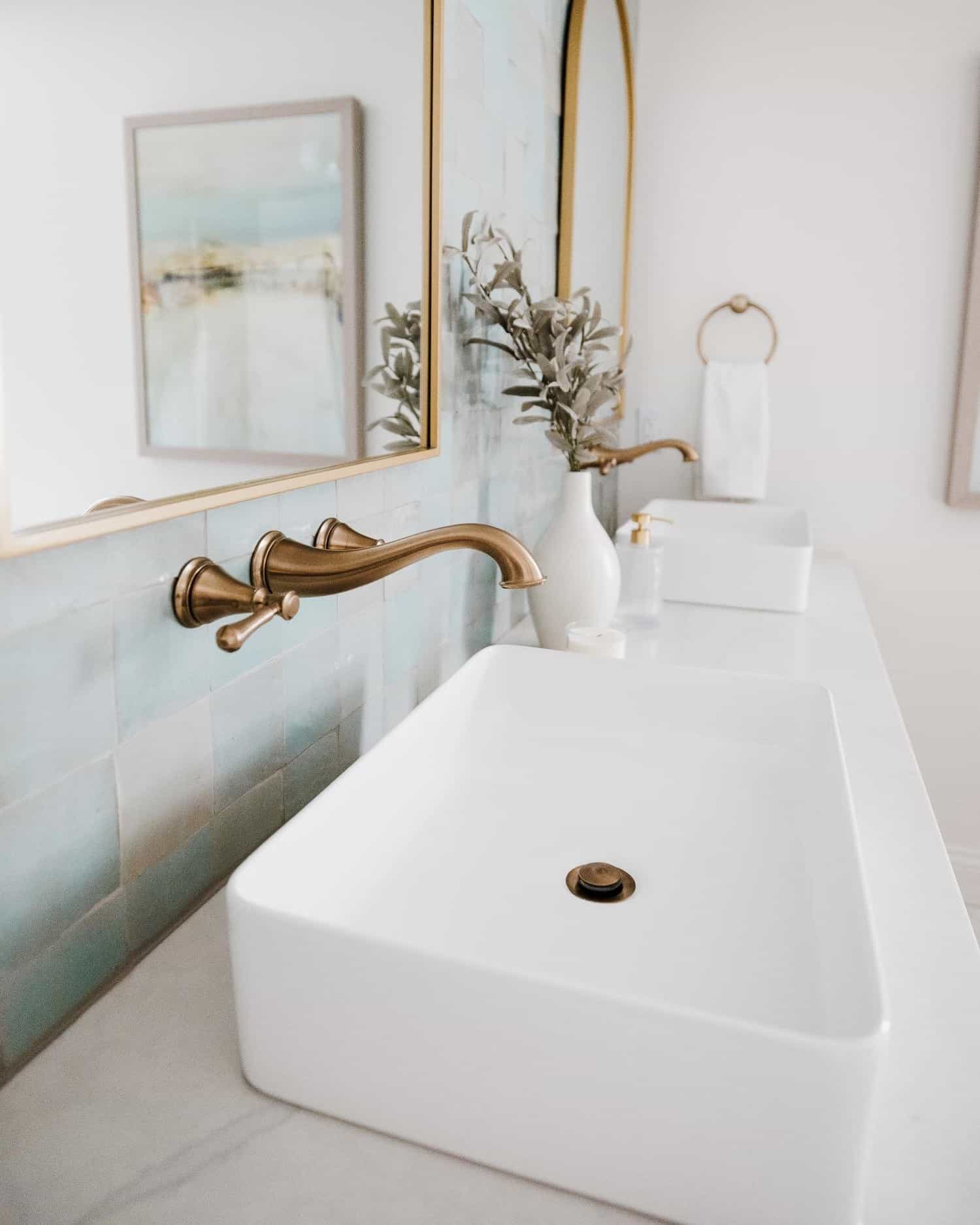 Mid - Level Faucet Fixtures & Sinks