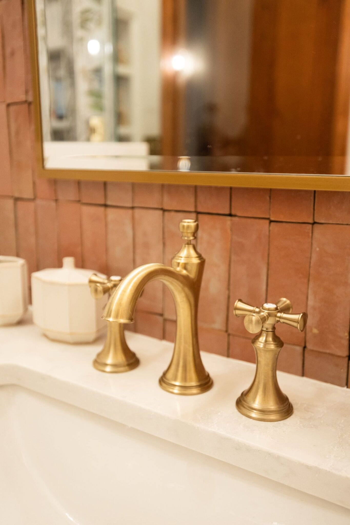 Mid - Level Faucet Fixture